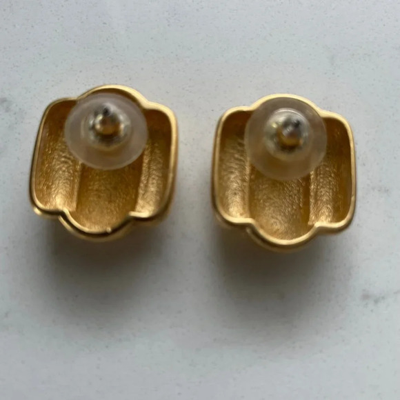 Vintage Art Deco Inspired Gold Tone Metal Pierced Earrings Sz OS - no stamp - Picture 2 of 4